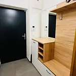 Holesovice, Garden, Garage *