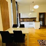 Holesovice, Garden, Garage Apartamento Praga