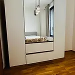Holesovice, Garden, Garage *