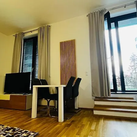 Holesovice, Garden, Garage Apartment *