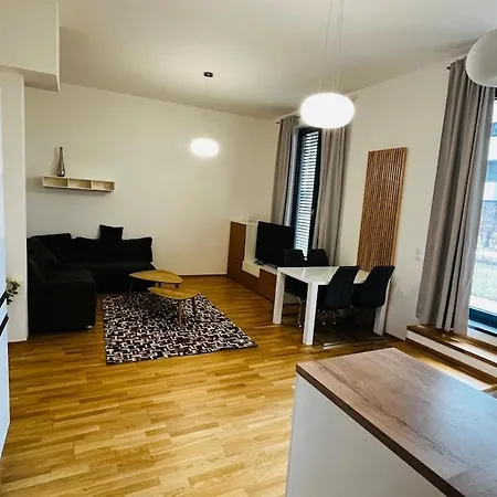 Appartement Holesovice, Garden, Garage Praag