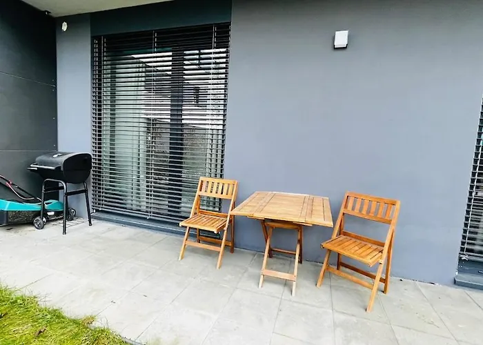 Holesovice, Garden, Garage *