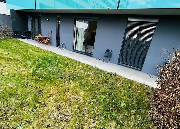Holesovice, Garden, Garage Apartment
