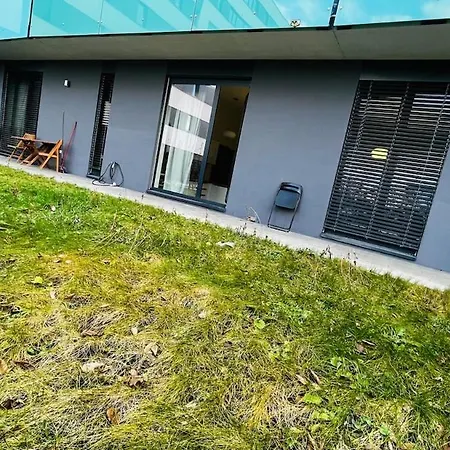 Holesovice, Garden, Garage
